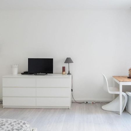 Spacious Studio In The Center Of Montmartre ปารีส ภายนอก รูปภาพ